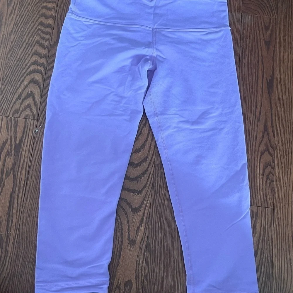 Lululemon Wunder Under Crop
Purple size 6 - Picture 3 of 8